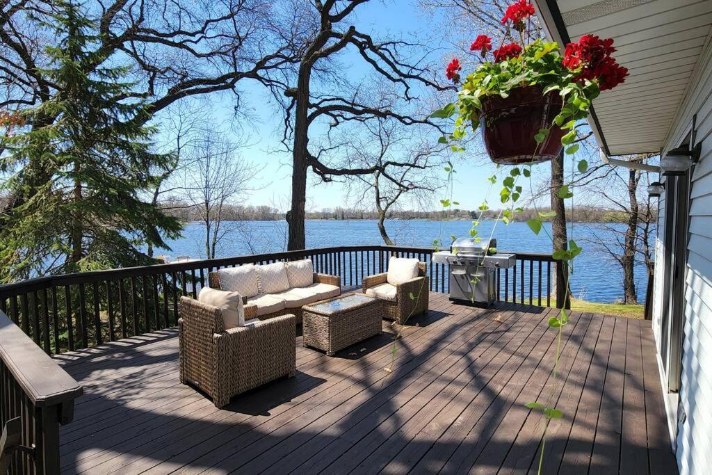 Lake House- Four Bedroom Retreat, King Bed, Beautiful Sunset! Бруклін-Сентер Екстер'єр фото