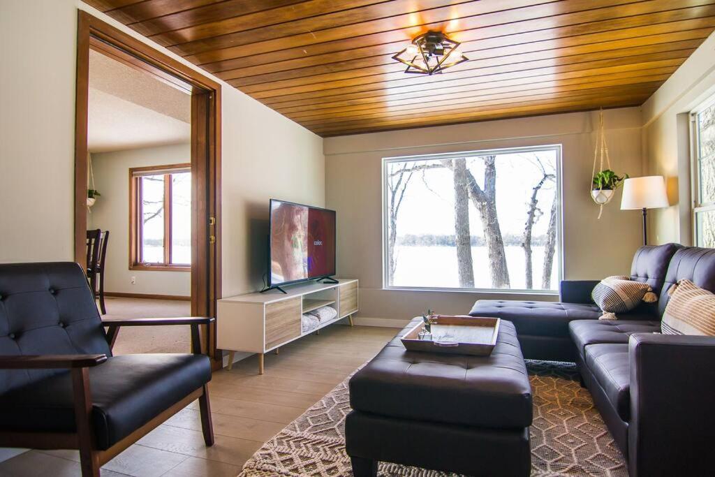 Lake House- Four Bedroom Retreat, King Bed, Beautiful Sunset! Бруклін-Сентер Екстер'єр фото